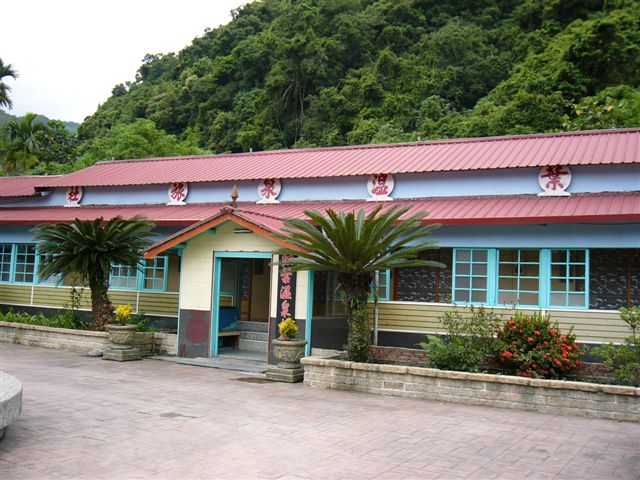 紅葉溫泉旅社是日據時代的建築,到此一遊也可在這住上ㄧ晚,享受和風氣氛.
